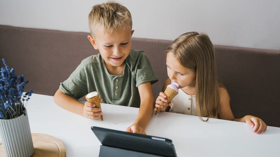 Financiële opvoeding: kinderen en online geld uitgeven
